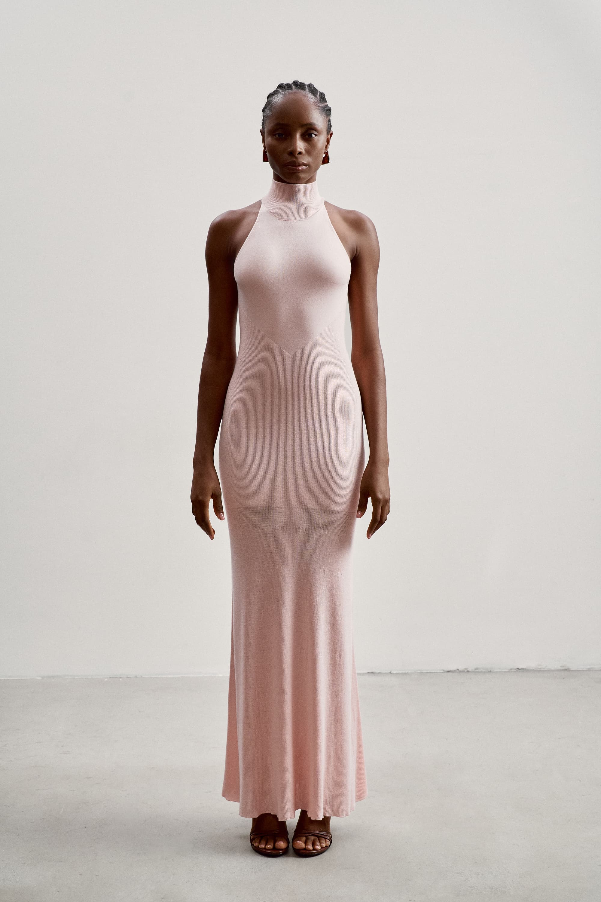 ESSENTIAL open-back dress — gallery 1